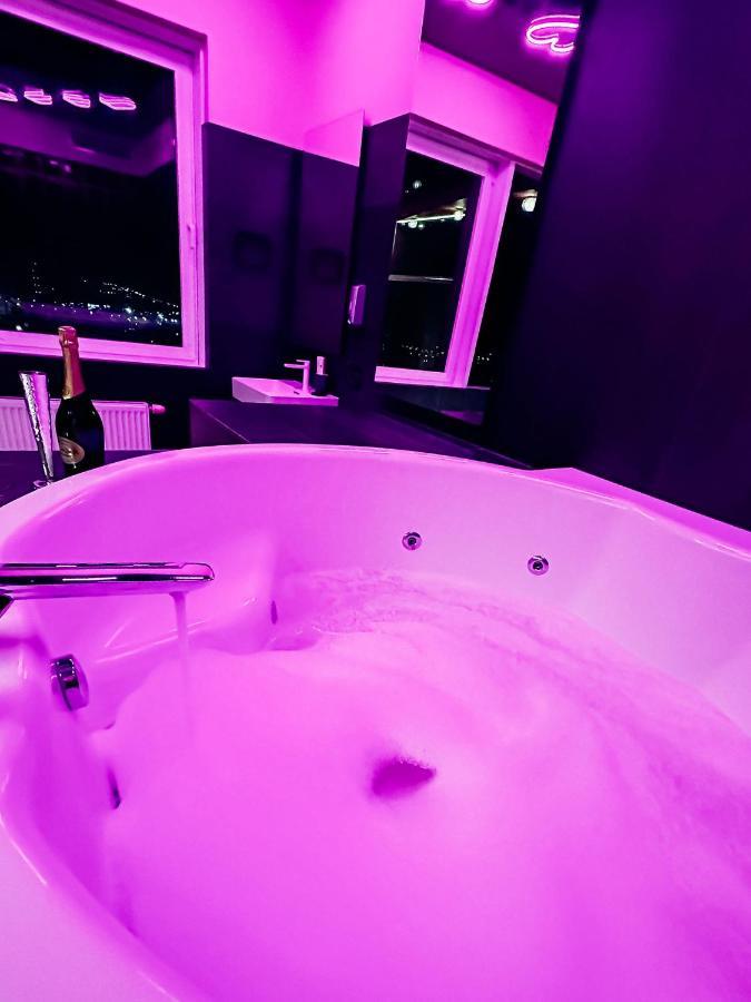 شقة Sky Deep Jacuzzi 30 Floor كلابيدا المظهر الخارجي الصورة